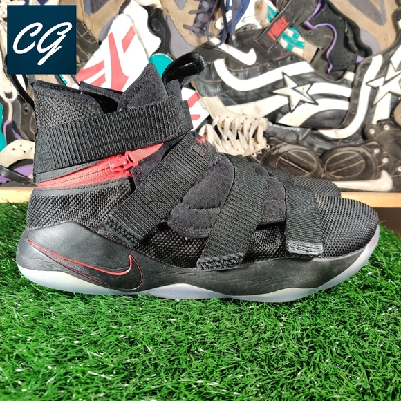 Nike Lebron Soldier 11 Flyease Basketball Shoes